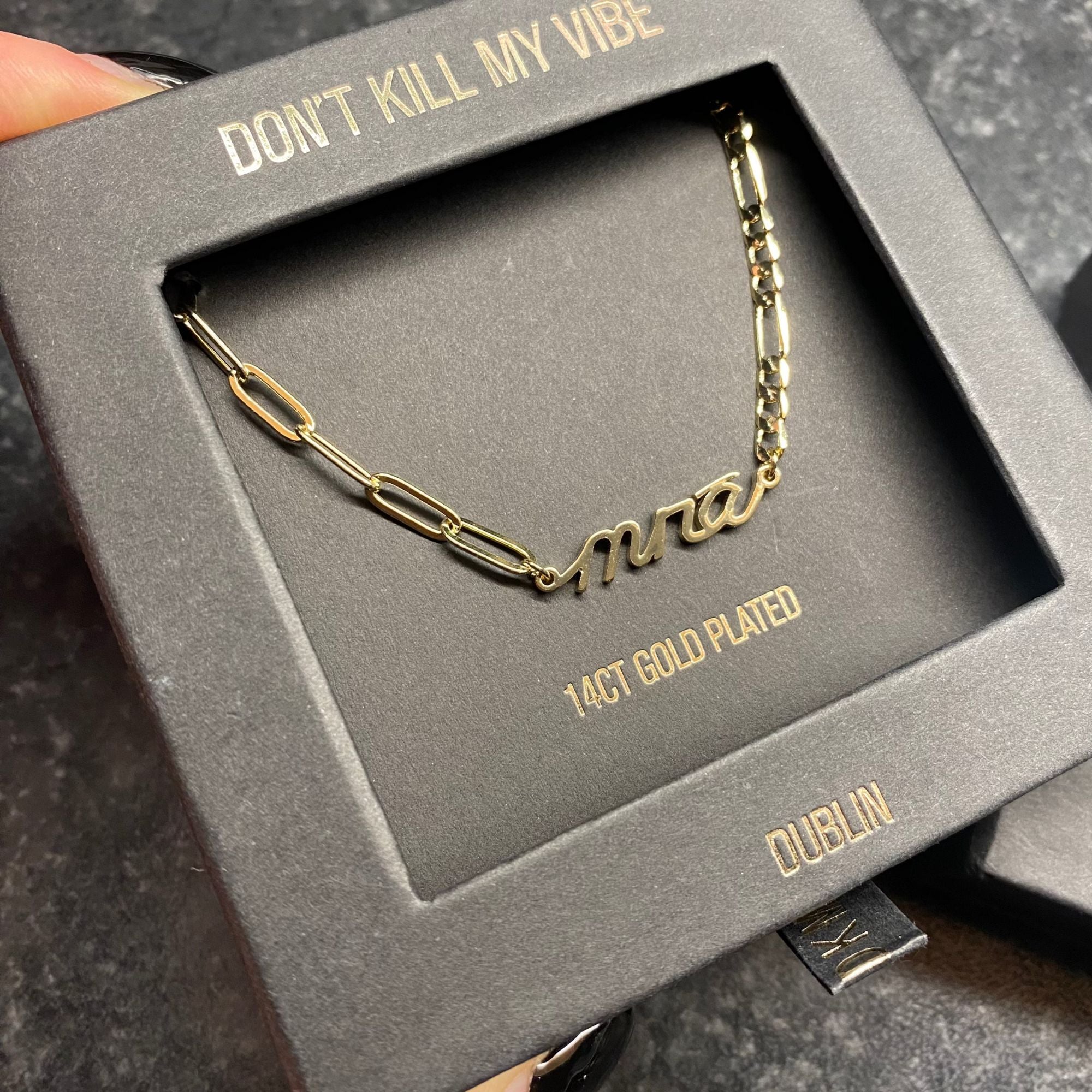 Gold Mná Power Necklace Gift Box