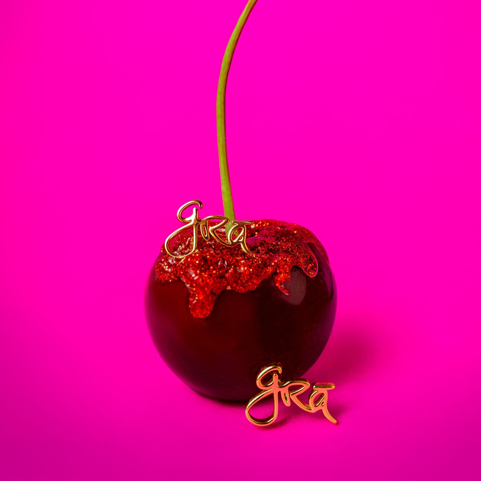 Grá Beag Gold Stud Earrings