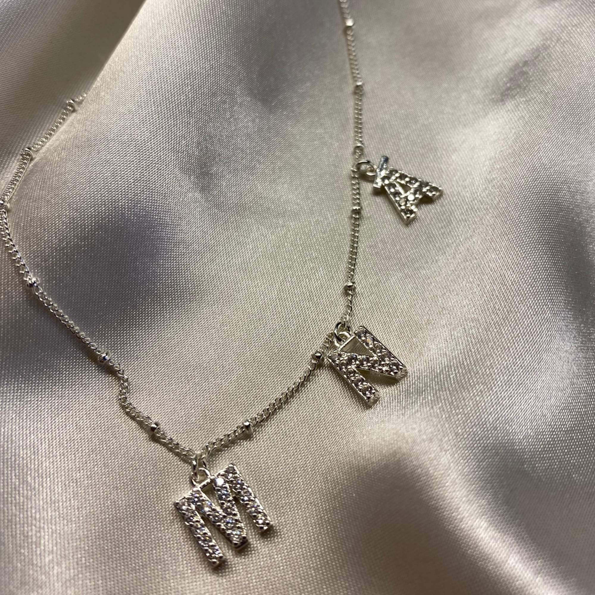 Silver Mná Necklace