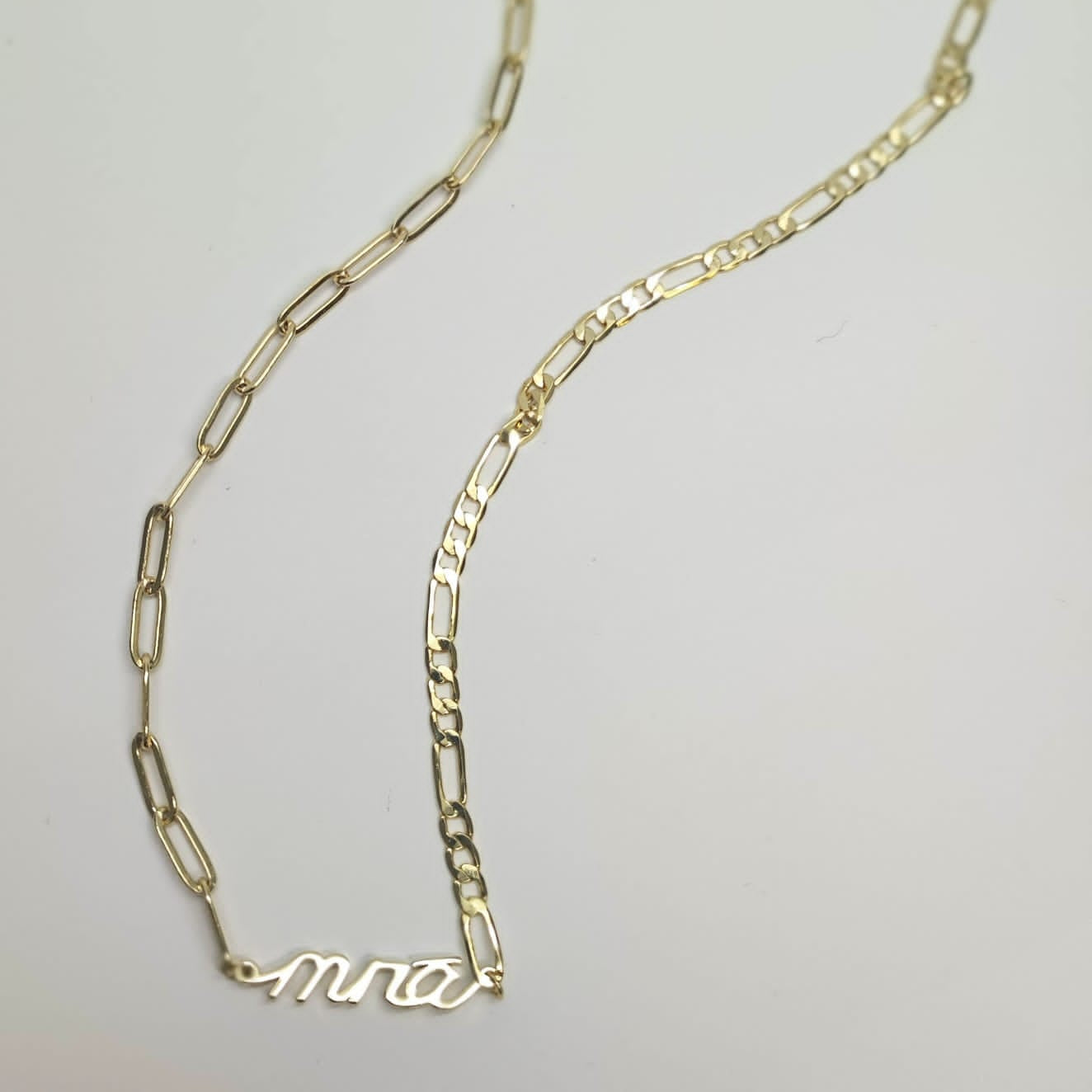 Gold Mná Power Necklace 